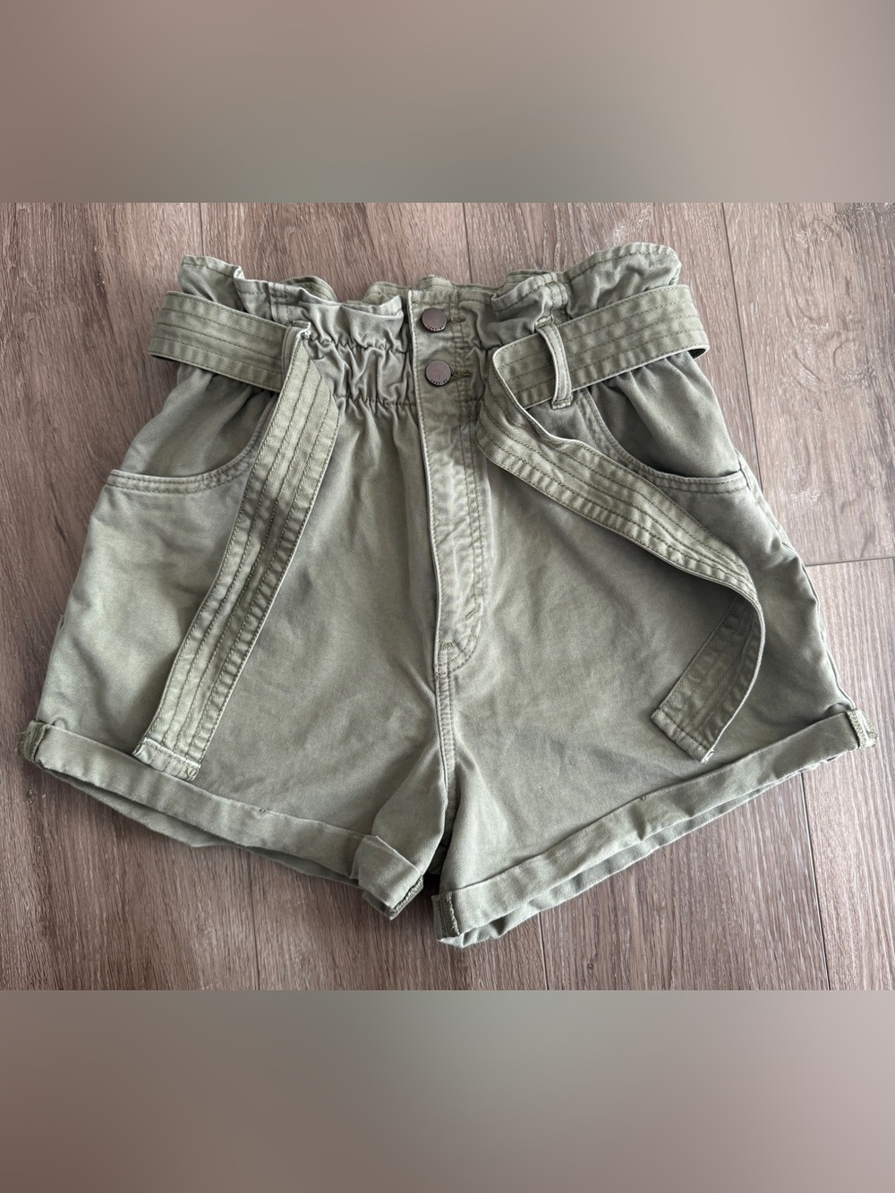 Abercrombie & Fitch Olive Green Paperbag Waist Shorts - Size S - Picture 2 of 5